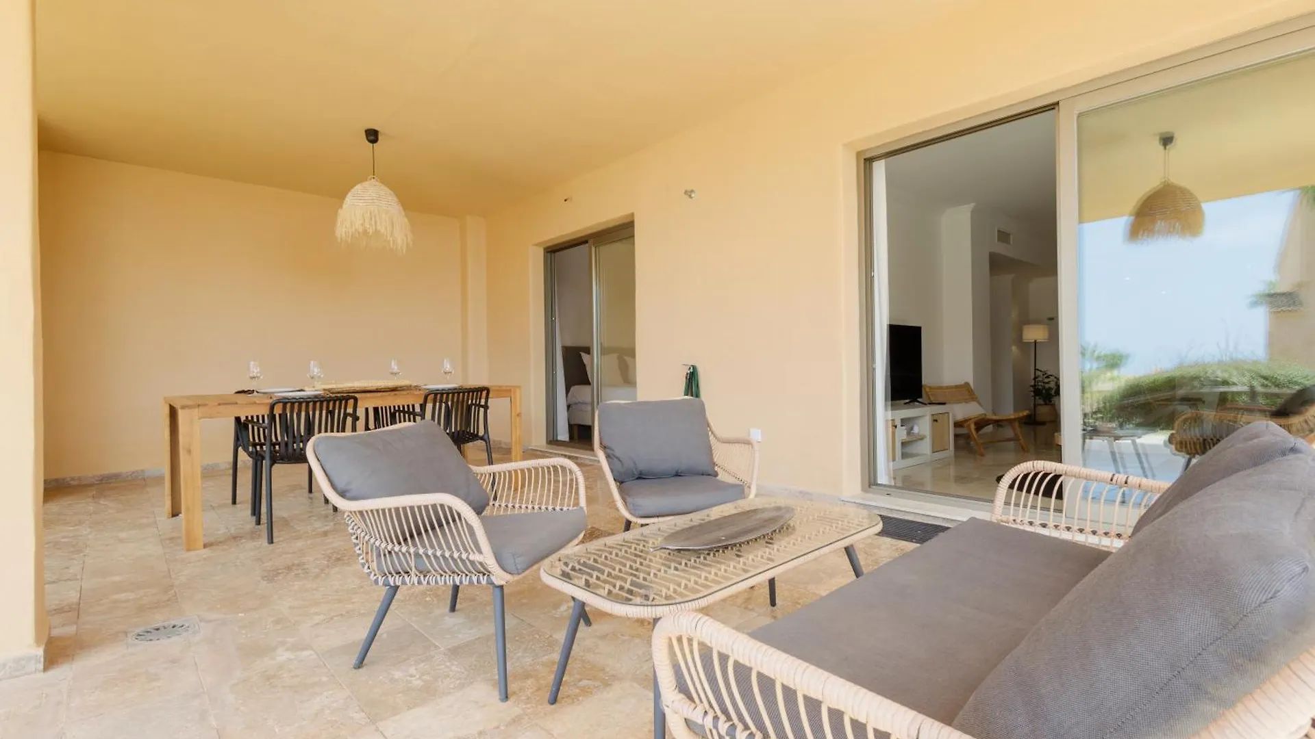 Apartment Modern And Luxurious Holiday Home With Sea Views In Benahavis Estepona