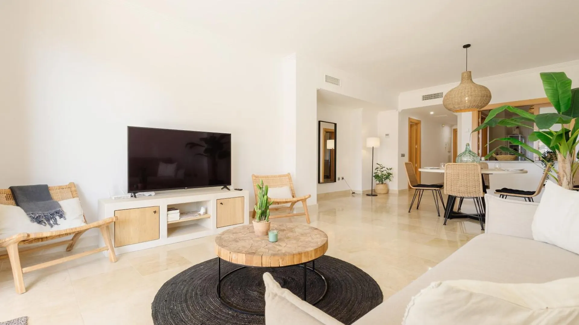 Modern And Luxurious Holiday Home With Sea Views In Benahavis Estepona Apartment