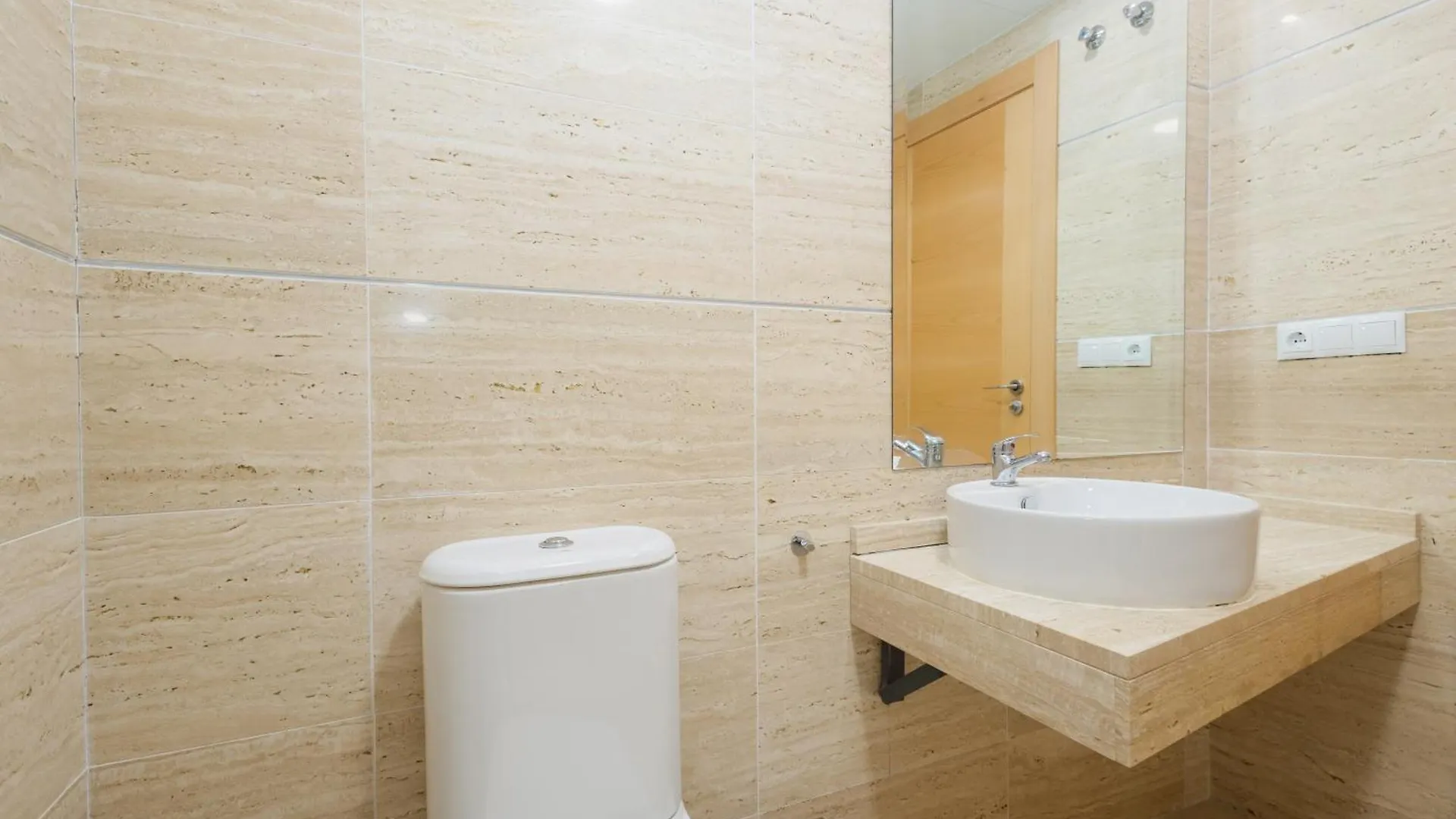 Modern And Luxurious Holiday Home With Sea Views In Benahavis Estepona