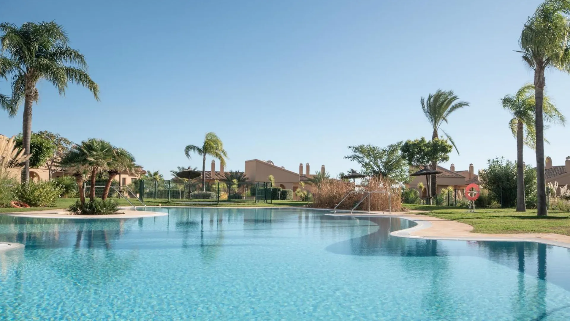 Modern And Luxurious Holiday Home With Sea Views In Benahavis Estepona