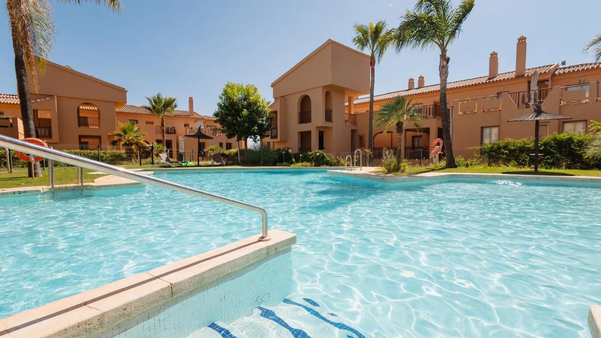 Apartment Modern And Luxurious Holiday Home With Sea Views In Benahavis Estepona