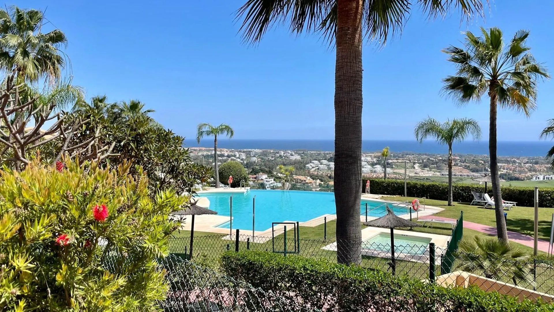 Apartment Modern And Luxurious Holiday Home With Sea Views In Benahavis Estepona